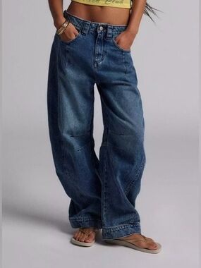 BDG Elise Barrel Jean | Urban Outfitters
Size 27 Like New